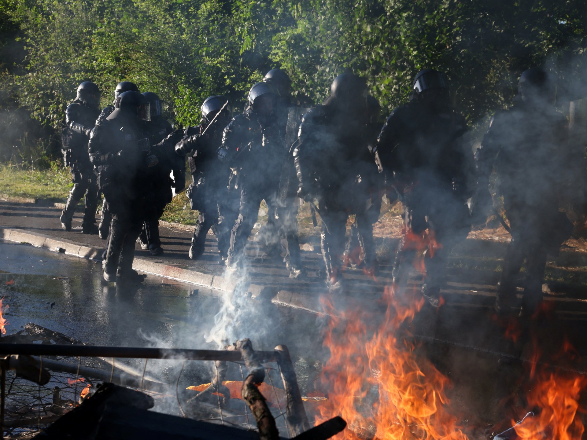 Police and protesters in Geneva on eve of G7 summit