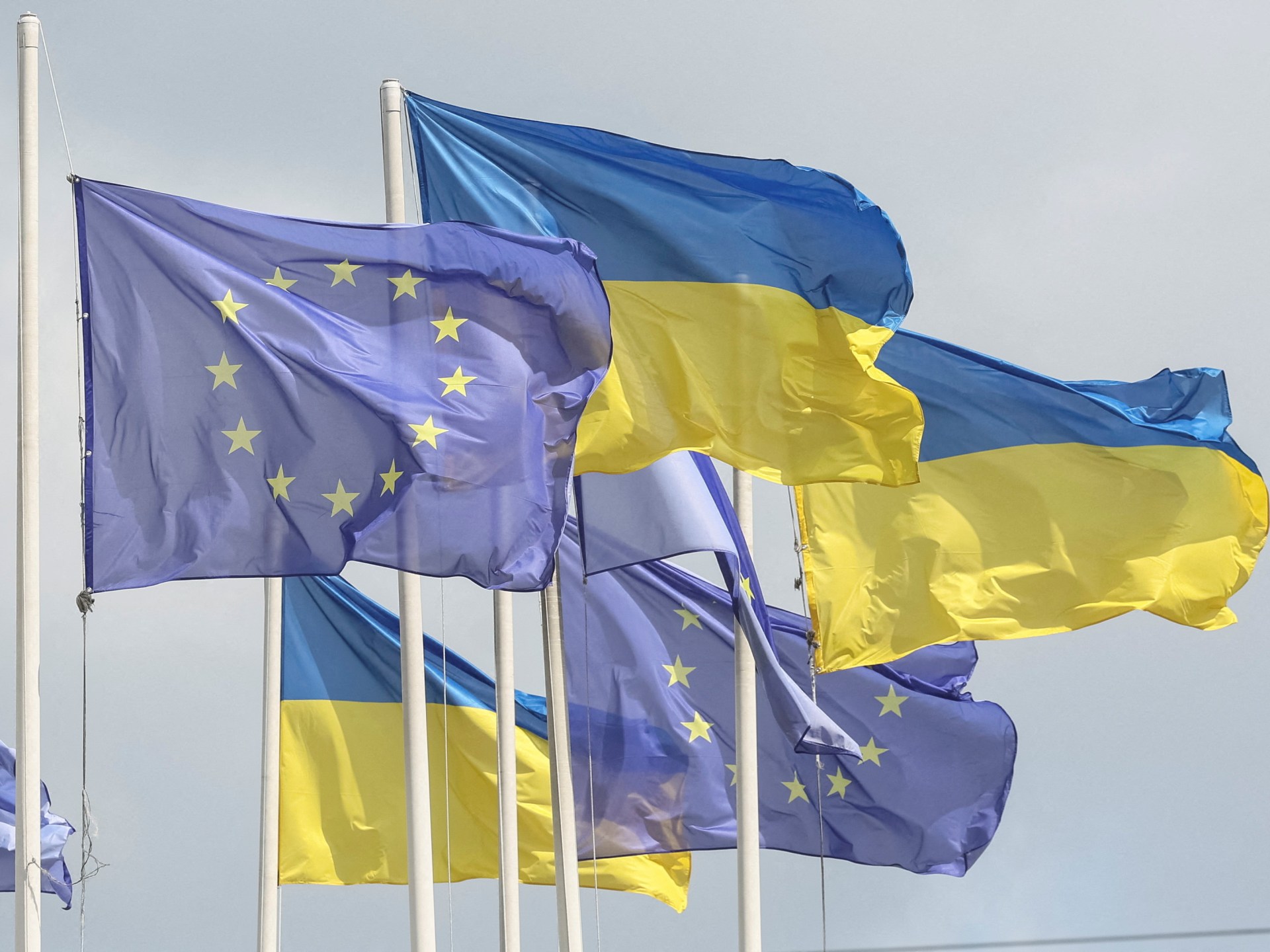 EU and Ukrainian flags — illustration for EU accession talks
