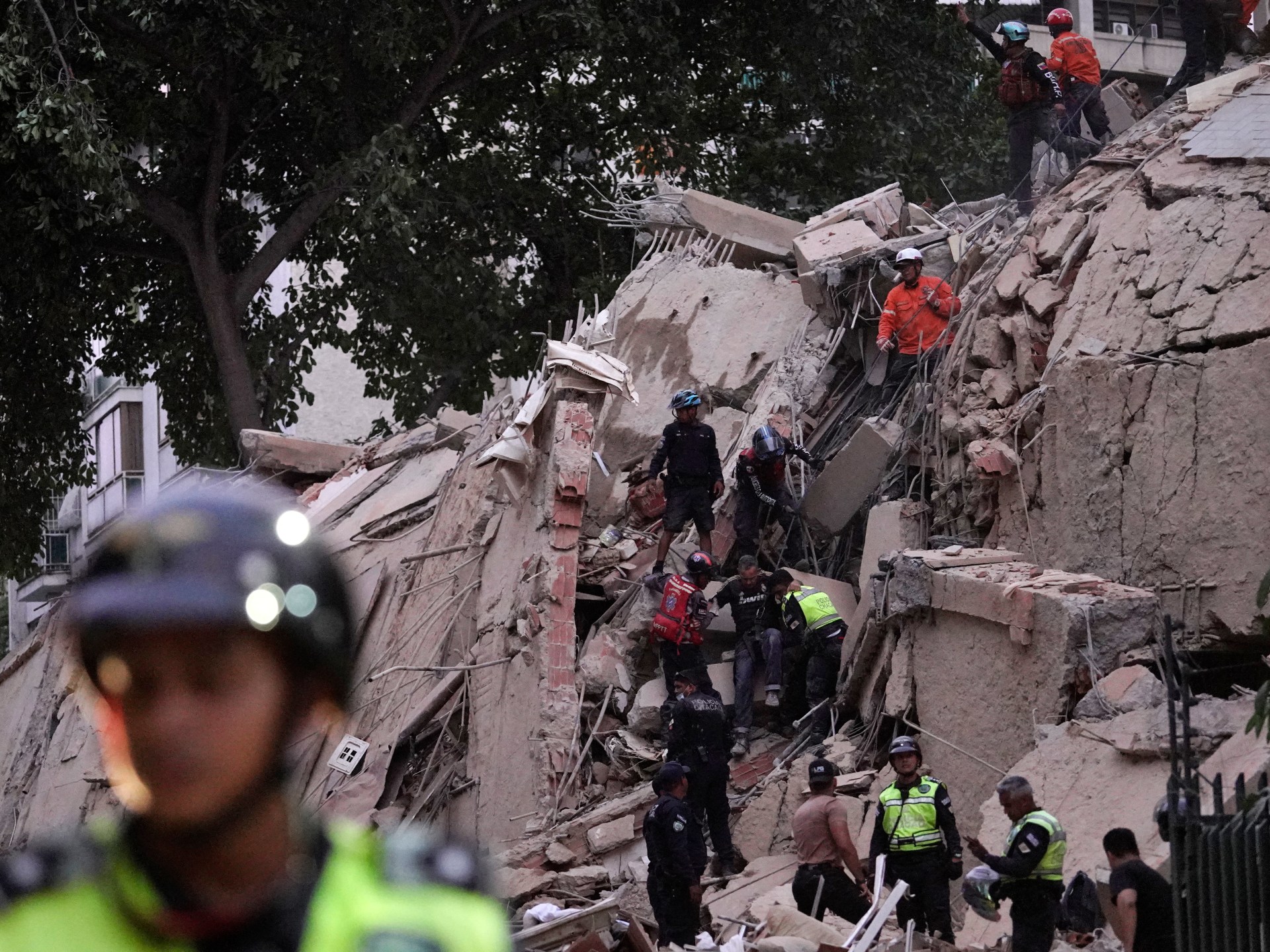 Back-to-back earthquakes strike Venezuela causing building collapses in Caracas
