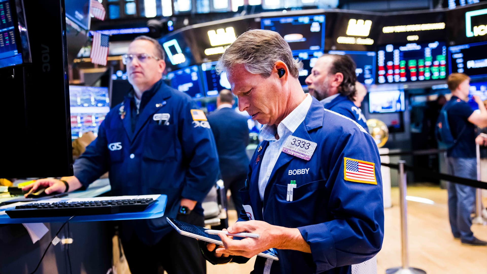 Wall Street's volatile week: the AI trade cools and oil sinks.