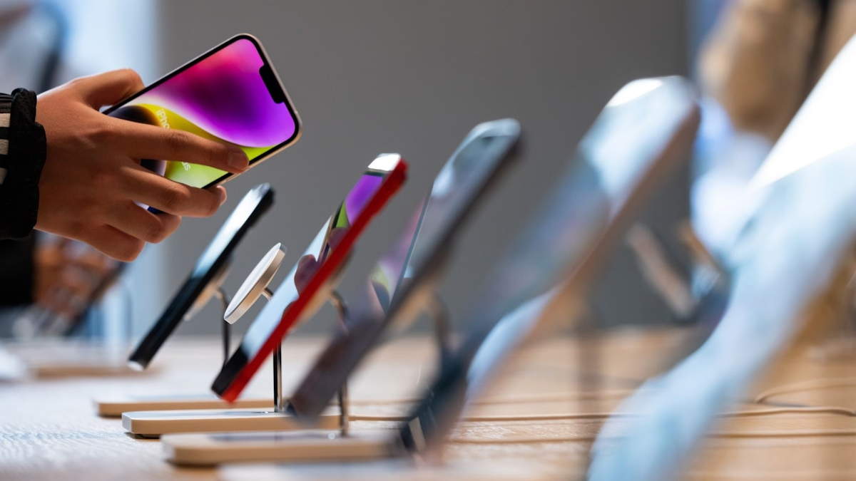 Apple iPhone memory shortage