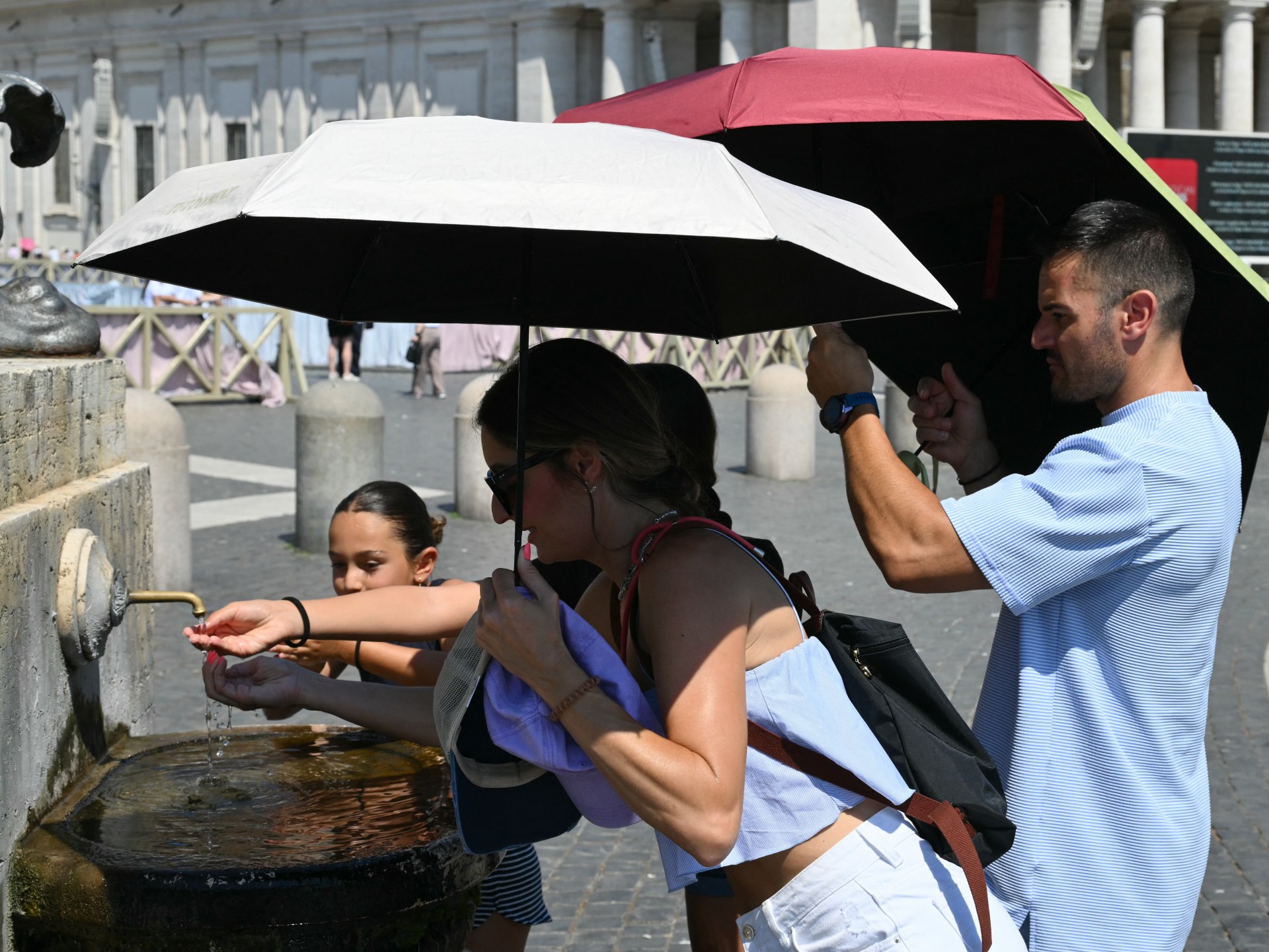 Europe: a heatwave drives 1,000 excess deaths in France.