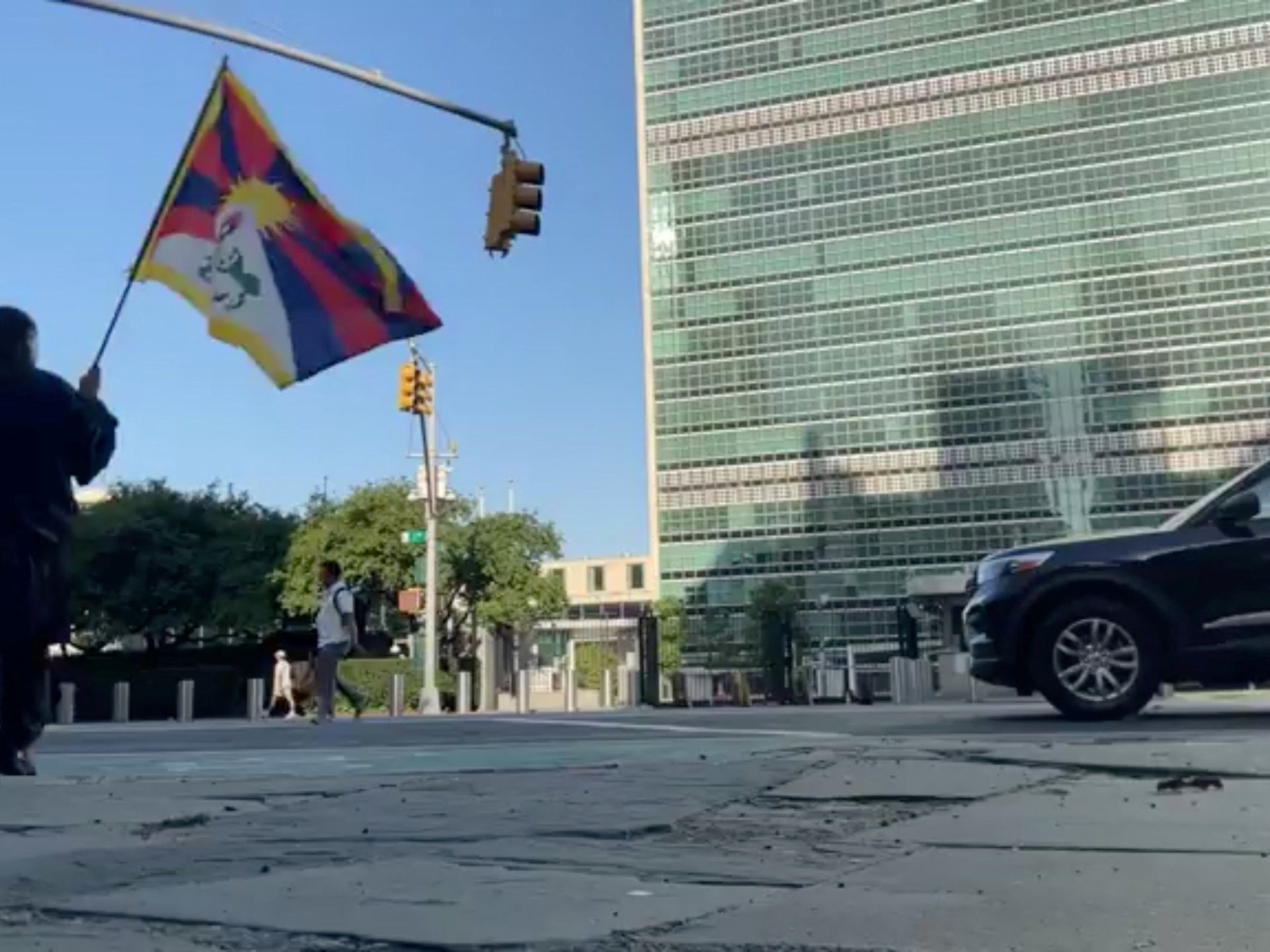 Tibetan self-immolation protest outside the UN