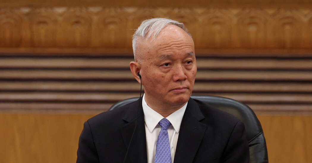 Xi Jinping leans on Cai Qi
