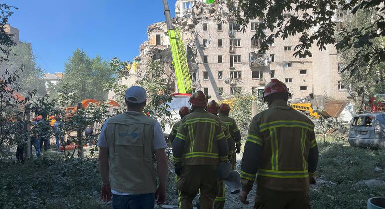 Emergency response after an overnight Russian attack on Kyiv