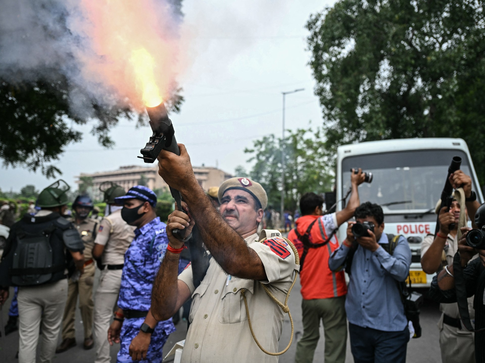 Police fire tear gas at Cockroach movement protesters in Delhi
