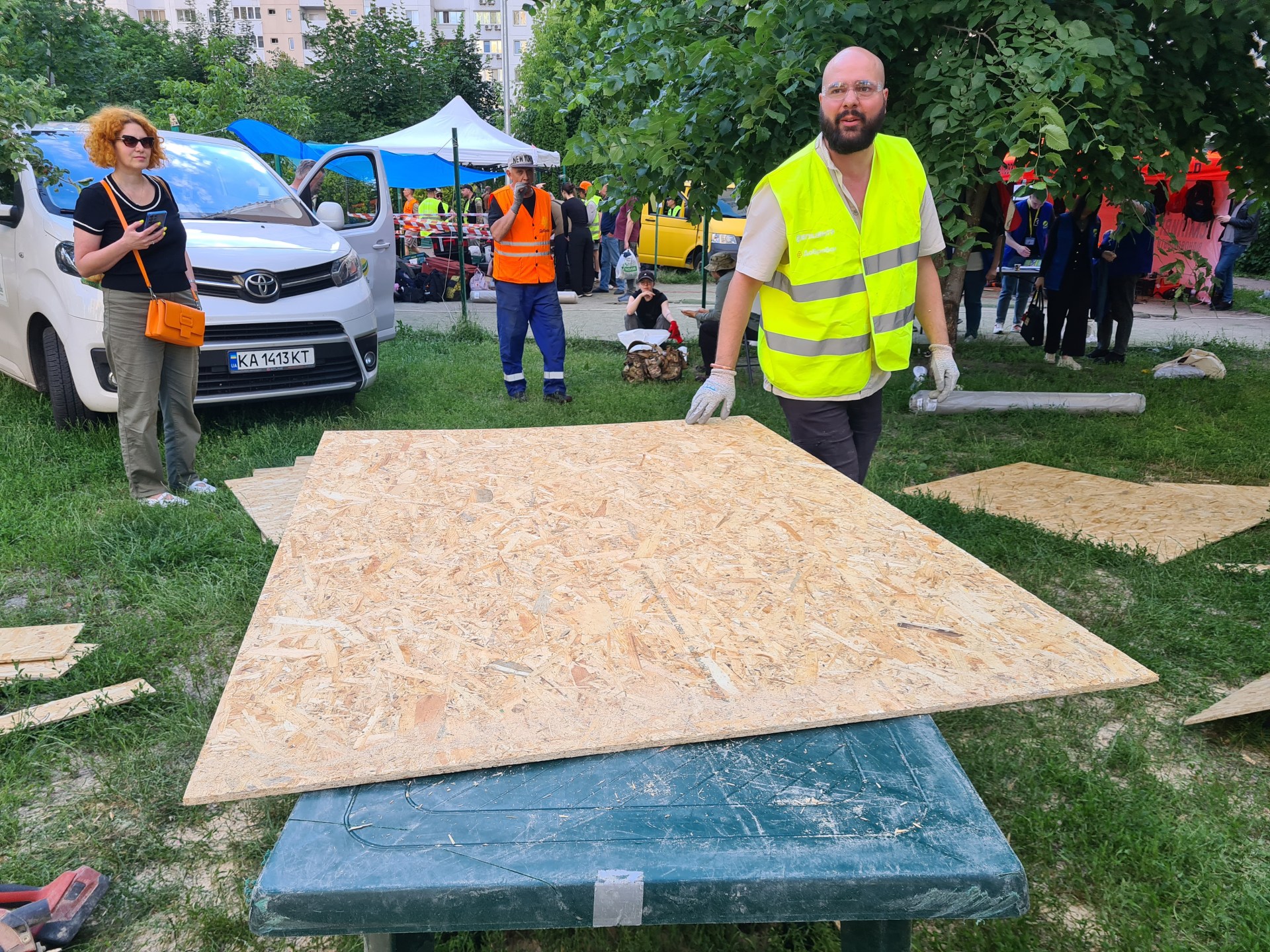 Volunteers in Kyiv cut timber to rebuild damaged homes