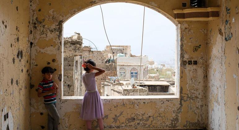 Yemen humanitarian aid distribution
