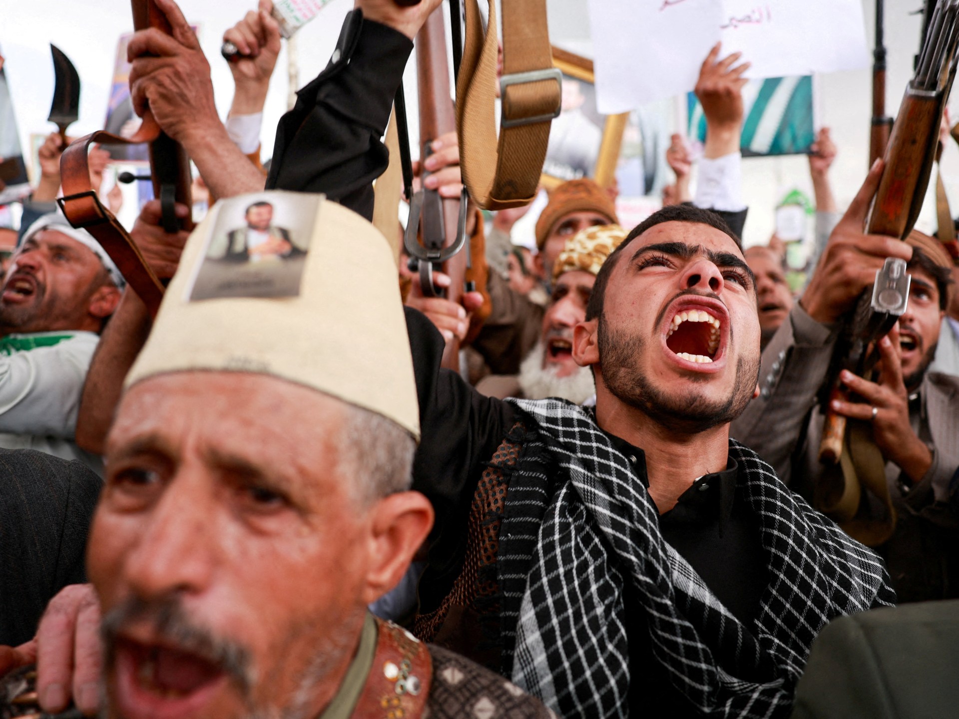Yemen conflict escalation between Houthis and government forces