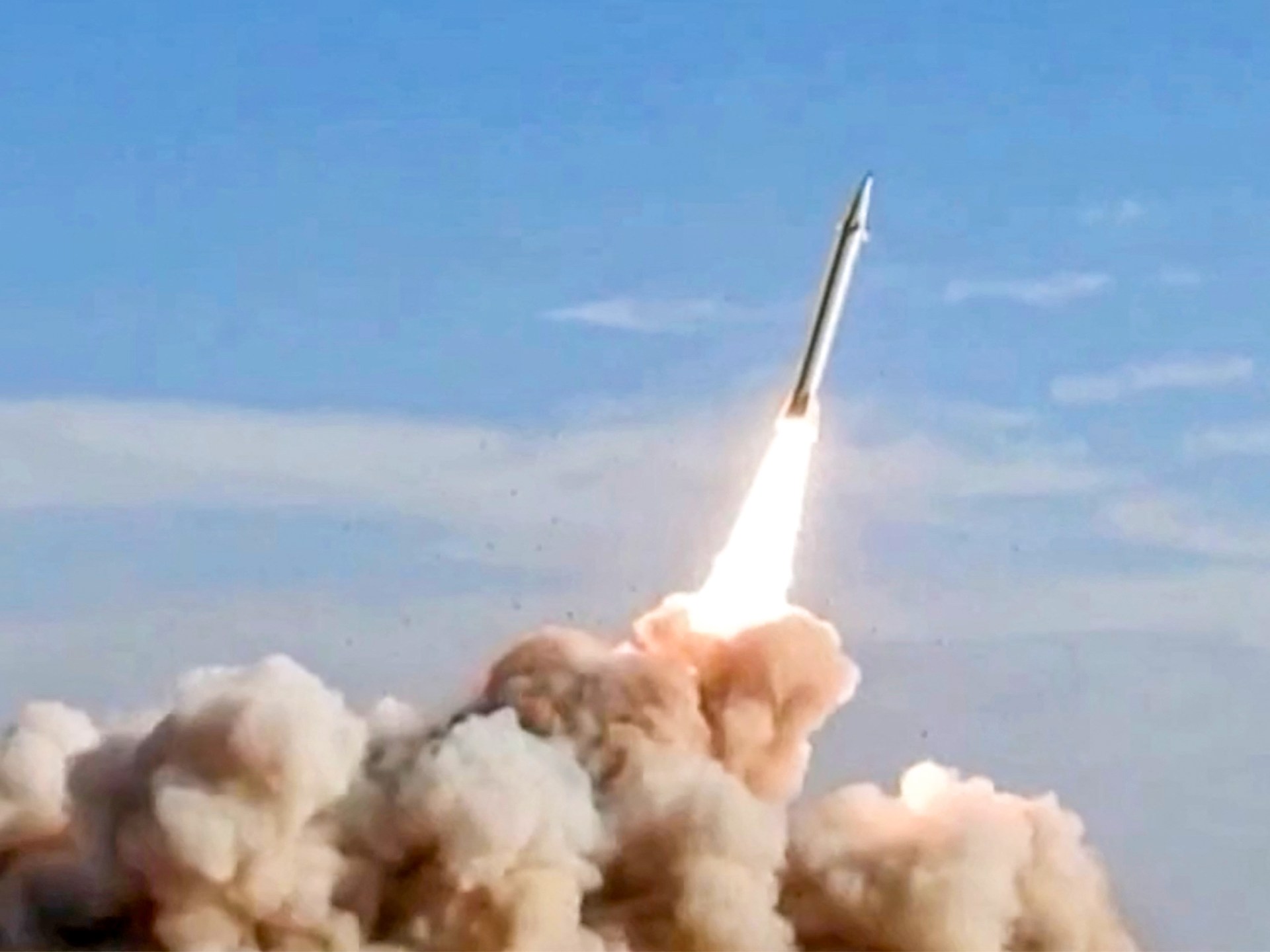 US forces strike Iranian military site on Larak Island