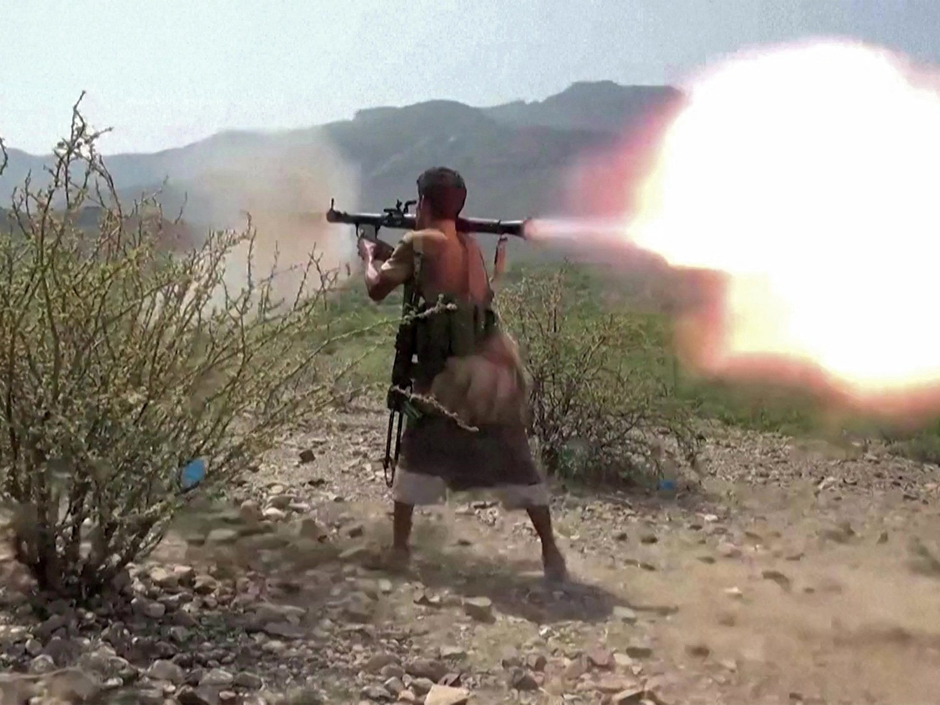 Yemeni government forces in conflict zone
