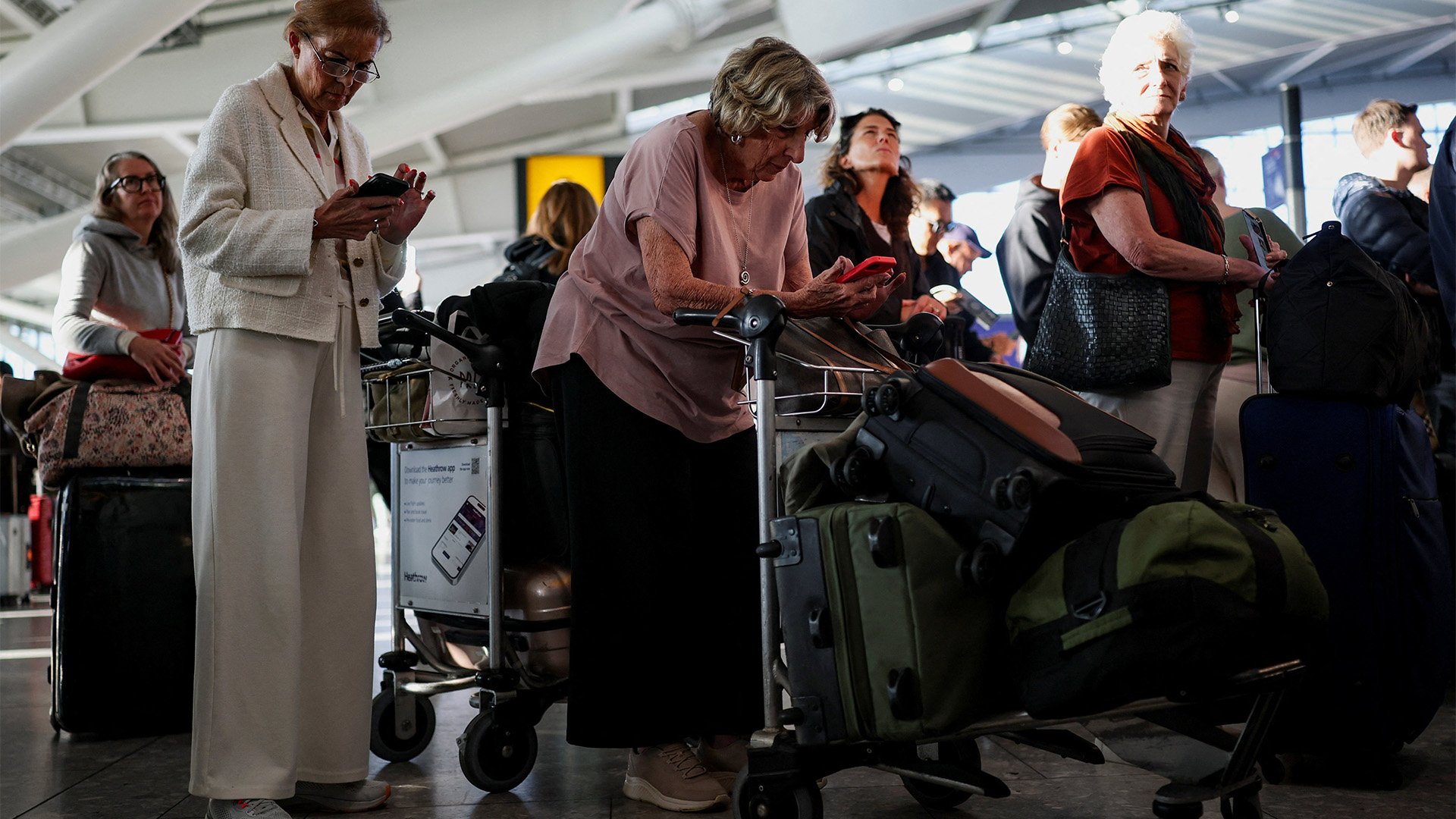 UK airport passenger disruption
