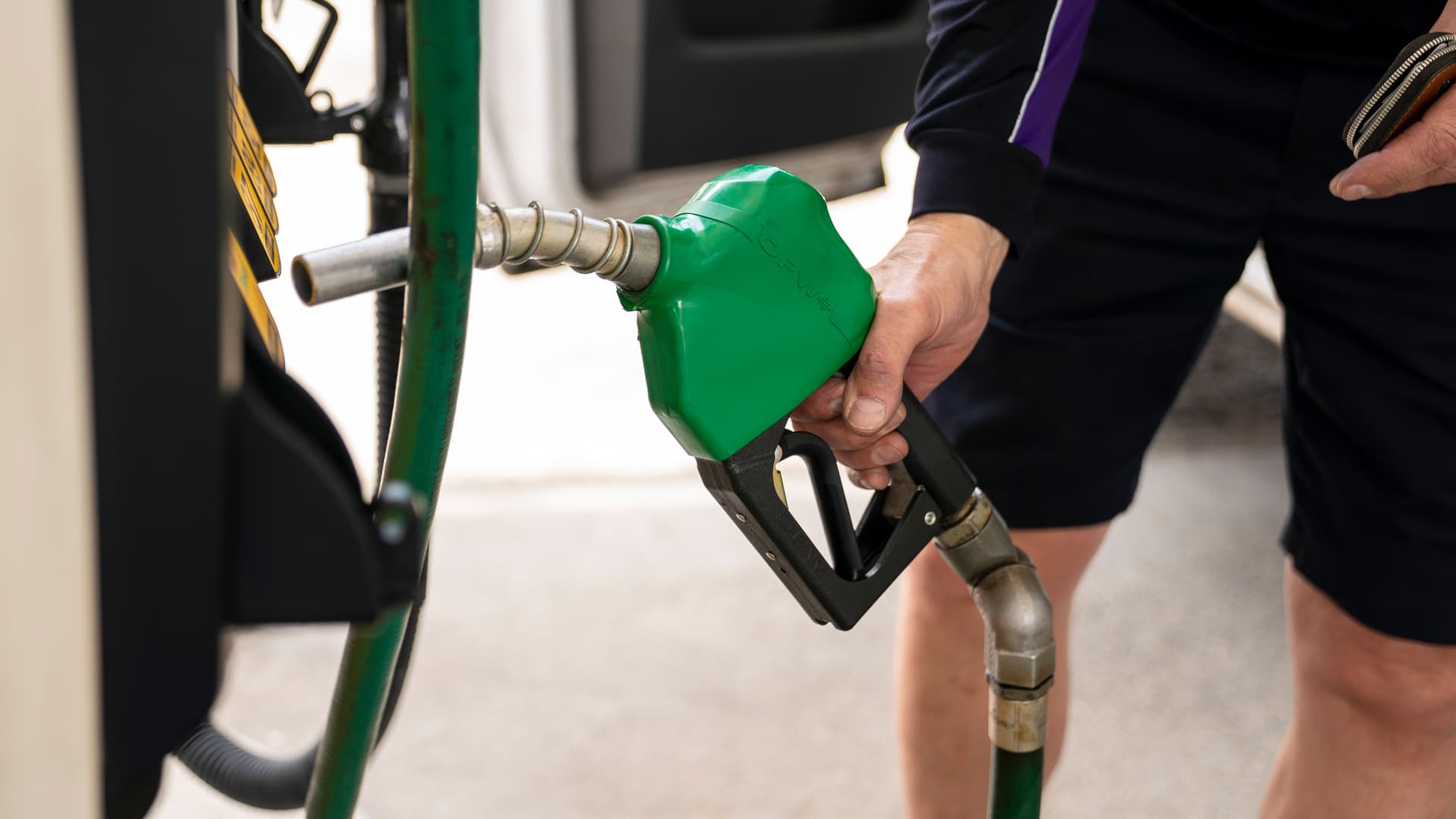 Gas pump showing record diesel prices