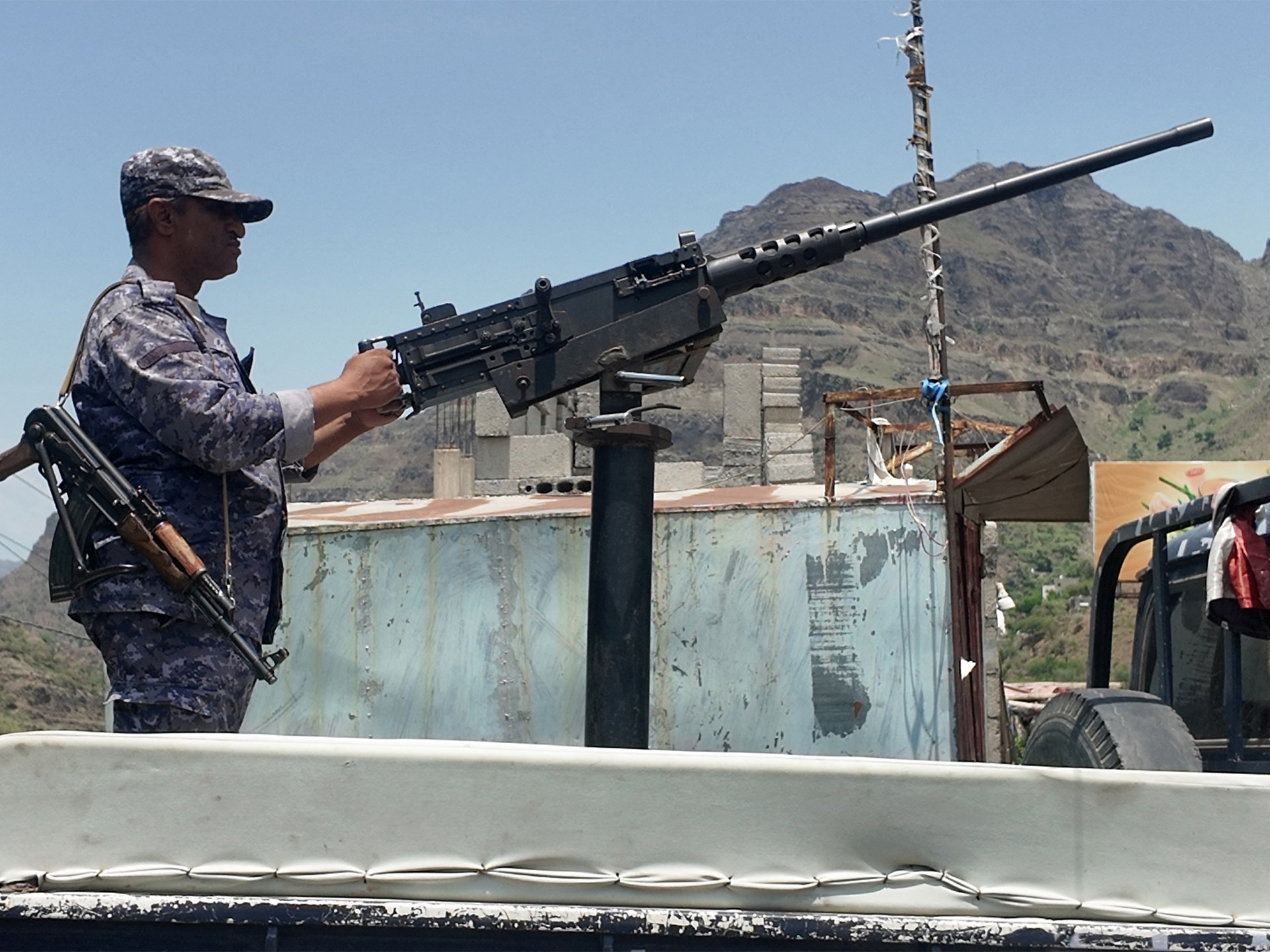 Yemeni government forces in the Taiz frontline region