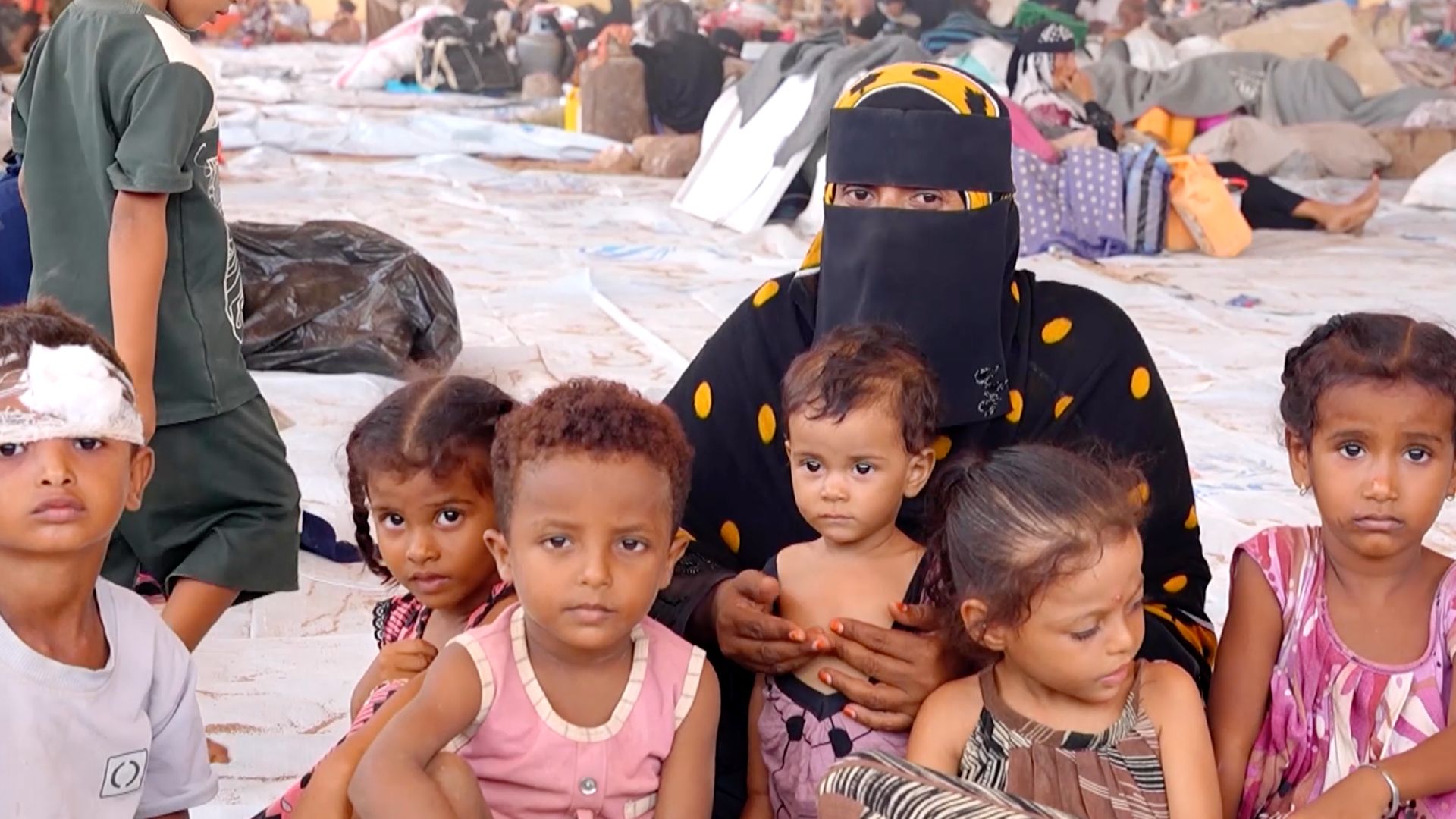 Yemeni refugees arriving at Djibouti port after sea crossing