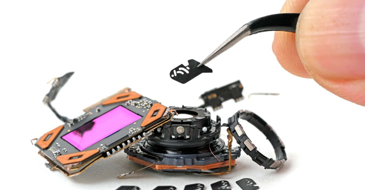 iPhone 18 Pro mechanical camera component from iFixit teardown