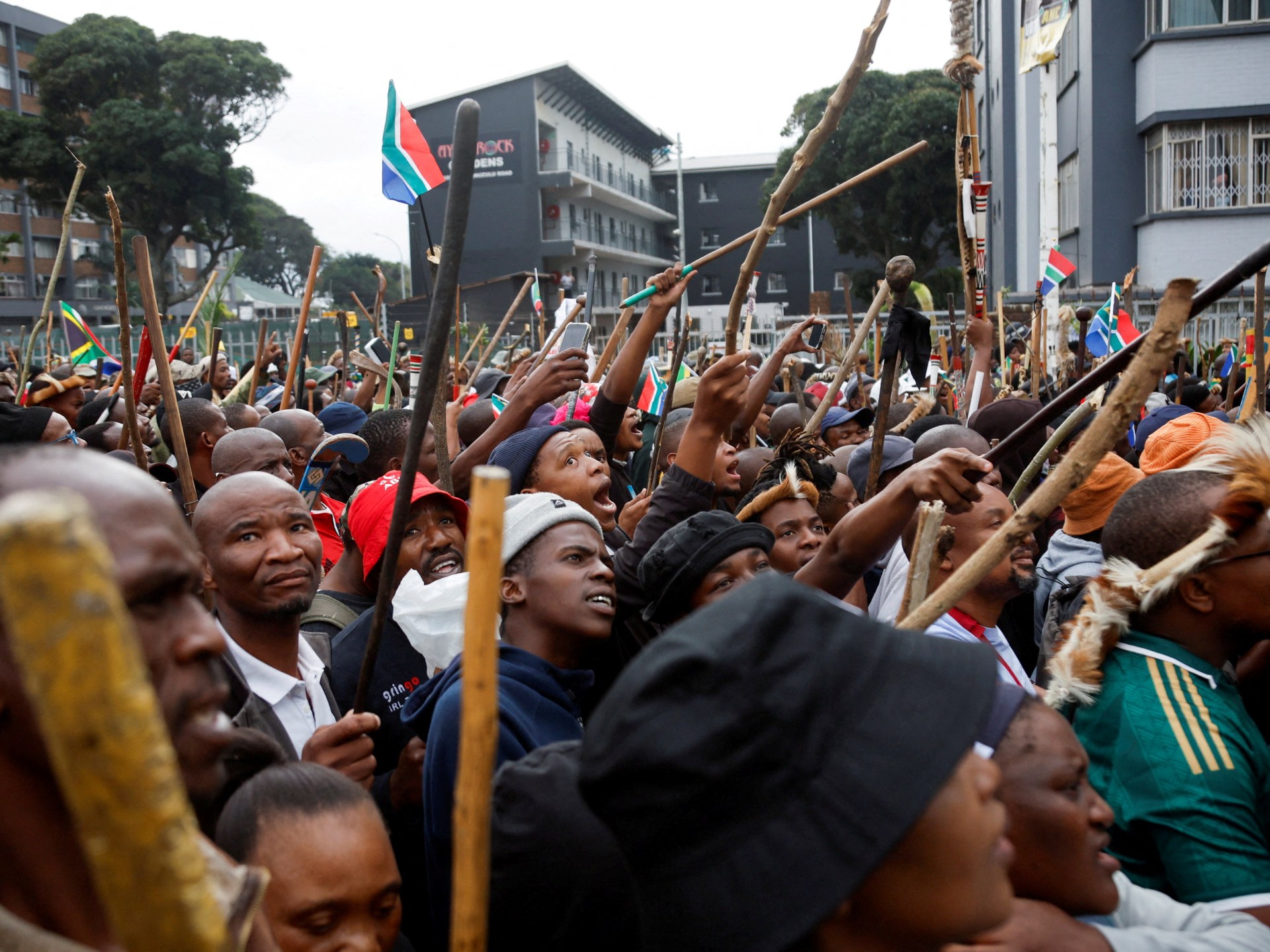 Refugee crisis in South Africa as deadline looms