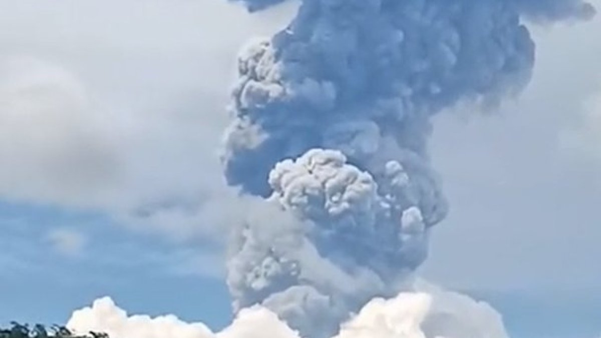 Philippine volcano eruption with ash column