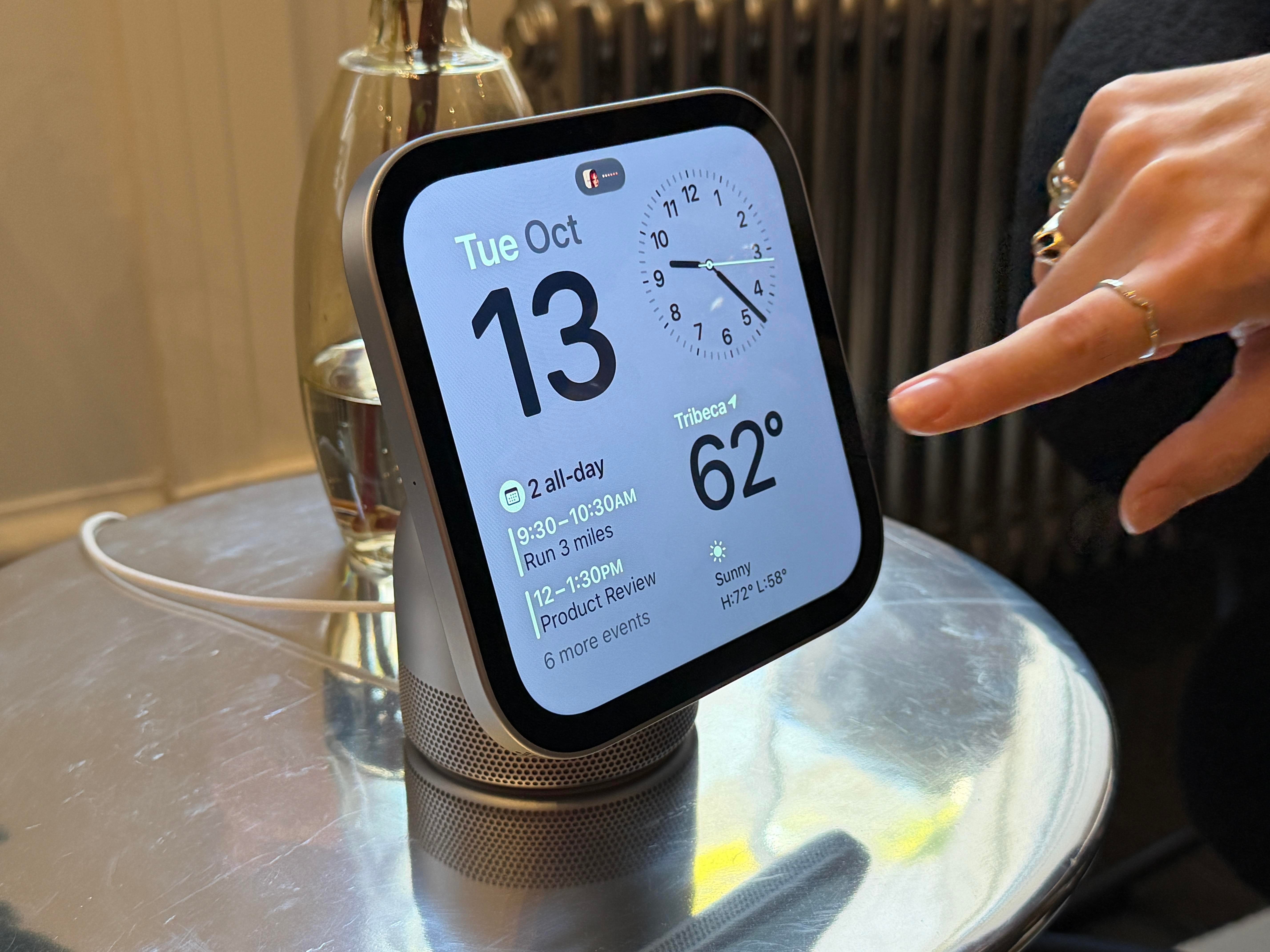 Apple HomeView smart display