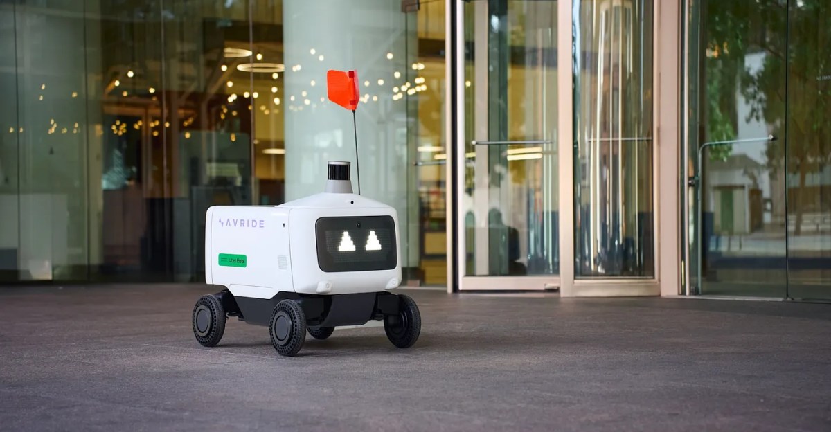 Delivery robot interaction in Philadelphia