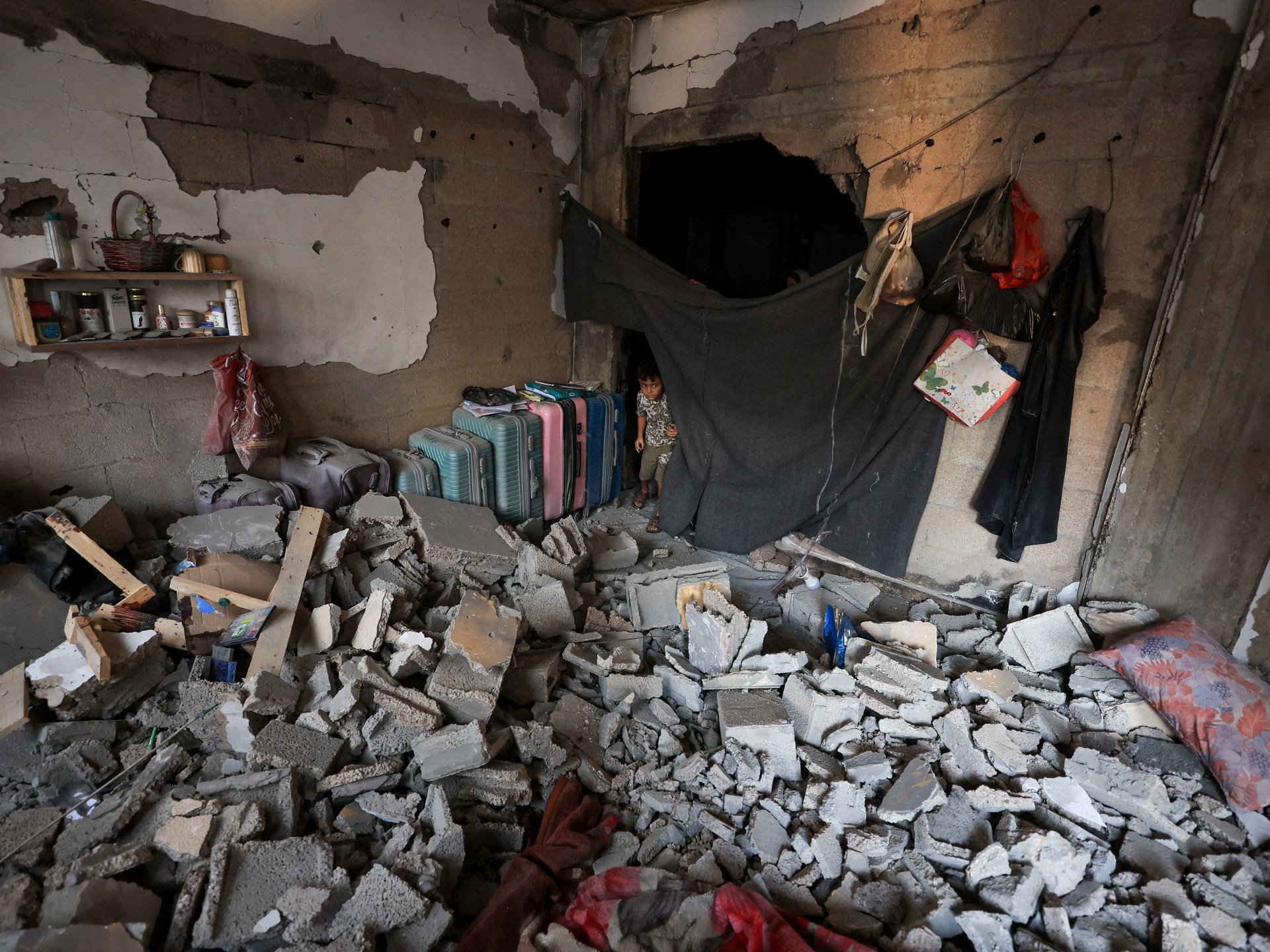 Gaza: Israeli attacks kill Palestinians including teenager